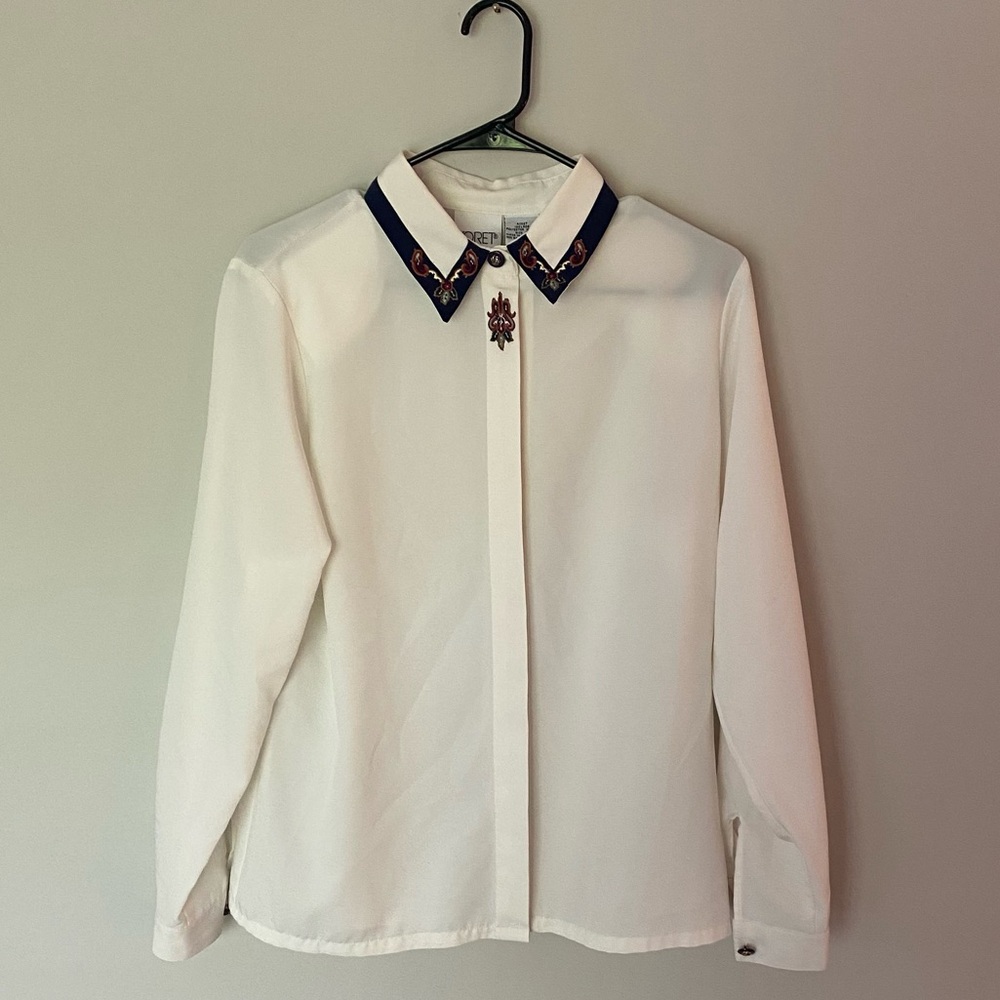 Vintage women’s Koret blouse embroidered button down.